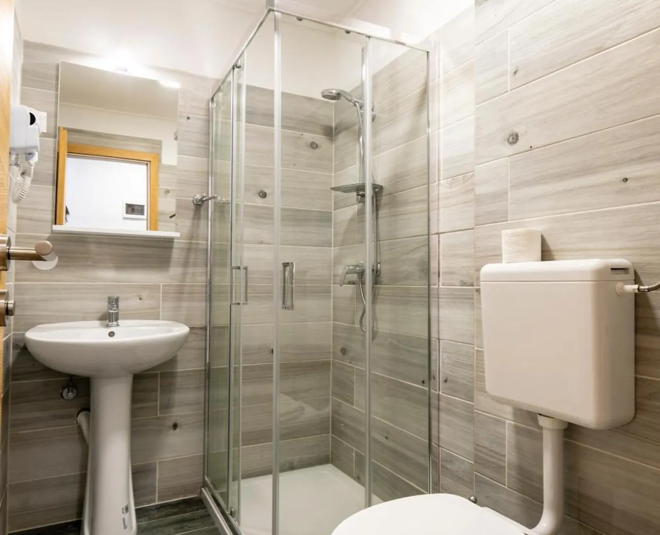 Casa Garibaldi - Rooms With Private Bathrooms Petrovija 招待所